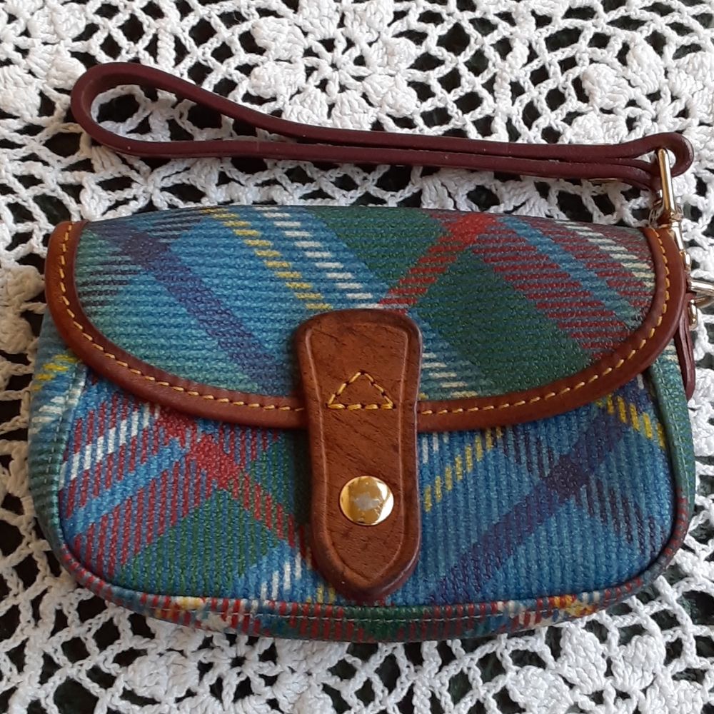 Dooney and Bourke wrislet